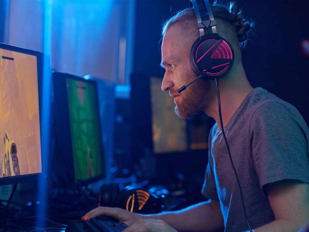 computer-gamer-concentrating-on-the-game-2021-08-27-22-39-10-utc-scaled-uai-1049x787